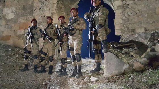 فيلم القبعات العنابية: سوريا 2017 Bordo Bereliler: Suriye مترجم